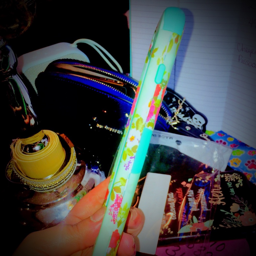 Cell phone case iPhone 7+ I THINK. FREE W/BUNDLE - Picture 6 of 6